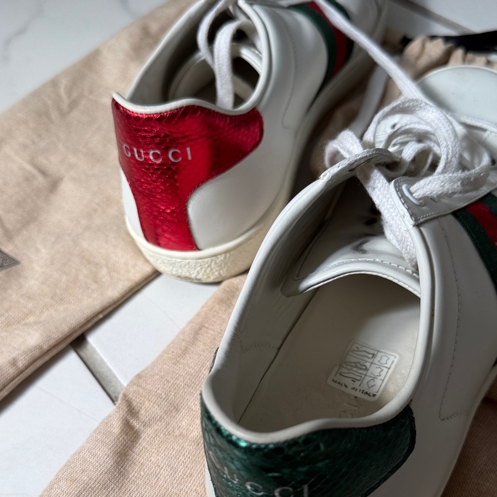 Gucci White Leather Sneakers with Red and Green Accents - Picture 6 of 11